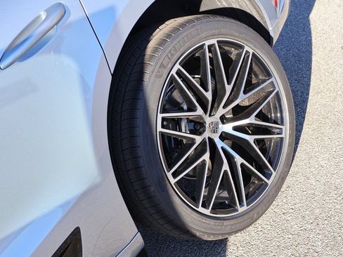 Certified 2026 Porsche Macan Turbo AWD/4WD image 38