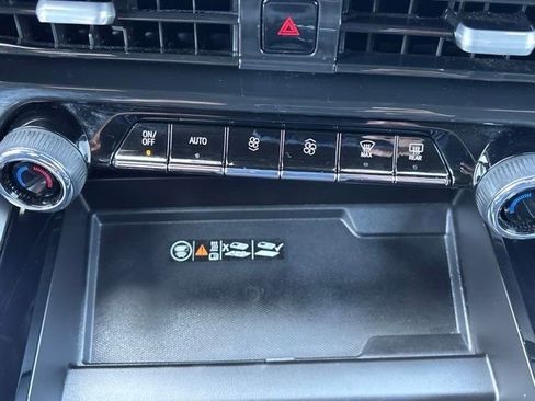Used 2025 Chevrolet Tahoe Z71 AWD/4WD image 25
