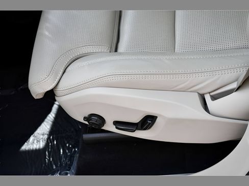 Certified 2024 Volvo XC90 B6 Ultimate w/ Protection Package Premier AWD/4WD image 36
