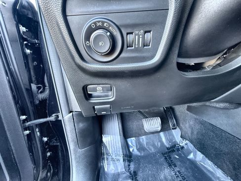 Used 2023 Jeep Grand Cherokee Overland image 19