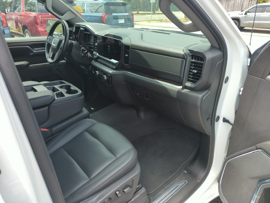 Used 2024 GMC Sierra 1500 SLT AWD/4WD image 32