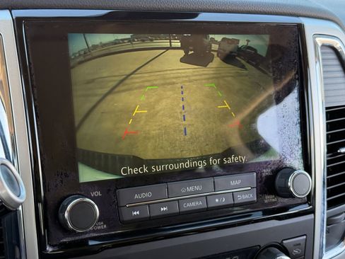 Used 2021 Nissan Titan SV w/ SV Convenience Package image 18