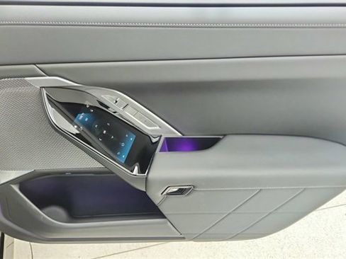 Used 2024 BMW 740i w/ Premium Package image 28