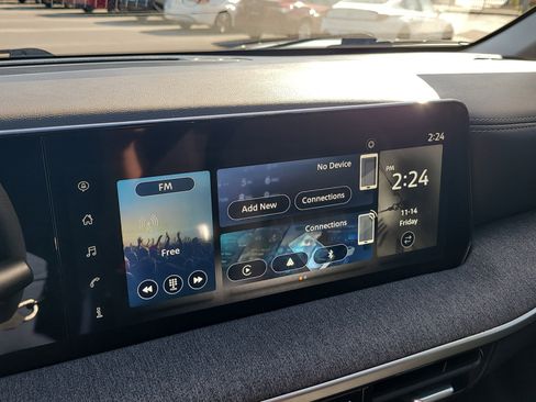 Used 2025 Nissan Kicks SV image 21