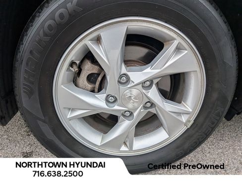 Used 2023 Hyundai Elantra SE image 40