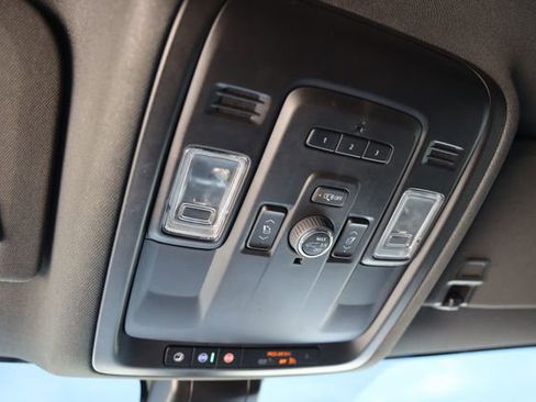 Used 2022 GMC Yukon XL SLT w/ SLT Luxury Package RWD image 27