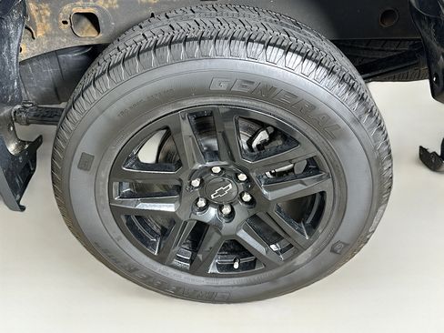 Used 2022 Chevrolet Silverado 1500 Custom image 11