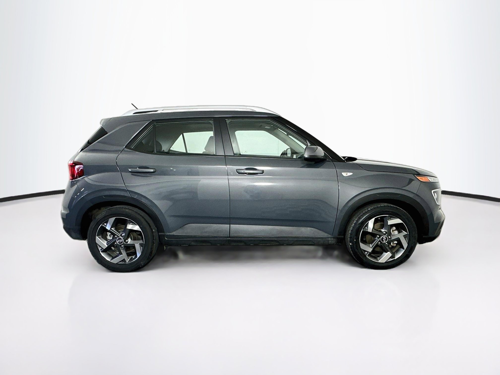Used 2025 Hyundai Venue SEL FWD image 10
