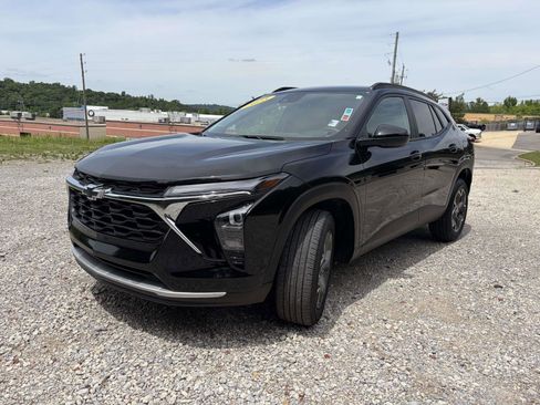 Used 2025 Chevrolet Trax LT w/ LT Convenience Package FWD image 25