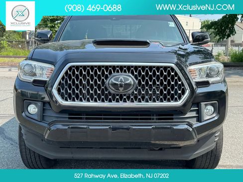 Used 2019 Toyota Tacoma TRD Sport w/ Technology Package image 6
