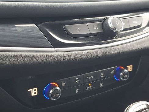 Used 2020 Buick Enclave Essence w/ Sport Touring Edition image 19