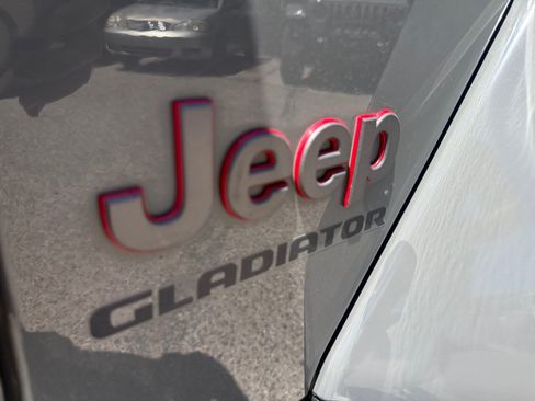 Used 2021 Jeep Gladiator Rubicon AWD/4WD image 31