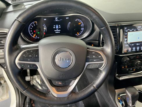 Used 2022 Jeep Grand Cherokee Laredo X AWD/4WD image 11