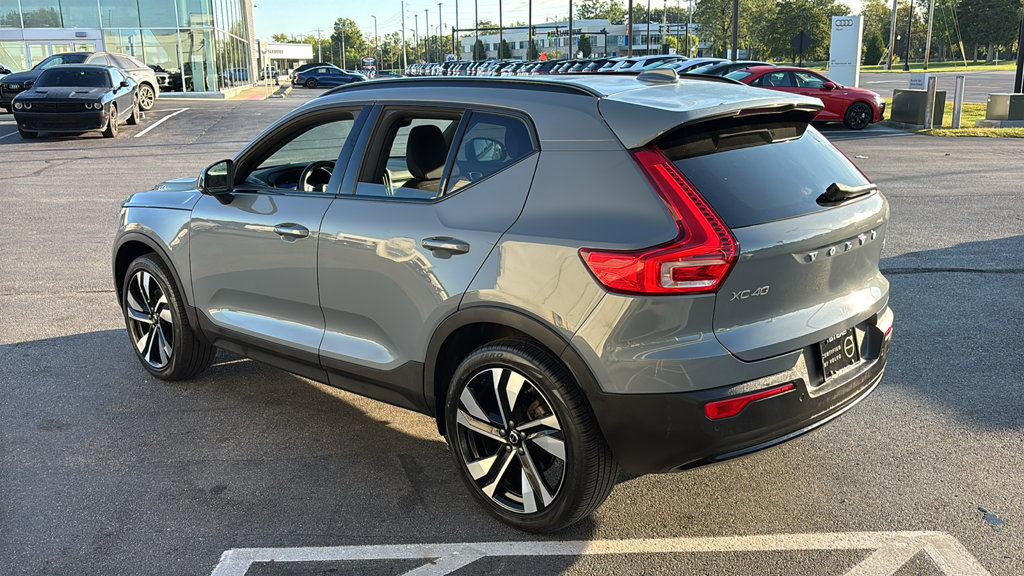 Certified 2023 Volvo XC40 B5 Plus w/ Climate Package AWD/4WD image 3
