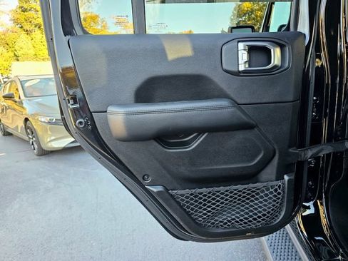 Used 2020 Jeep Wrangler Unlimited Sahara image 26