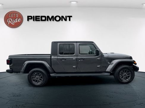 Certified 2024 Jeep Gladiator Sport image 10