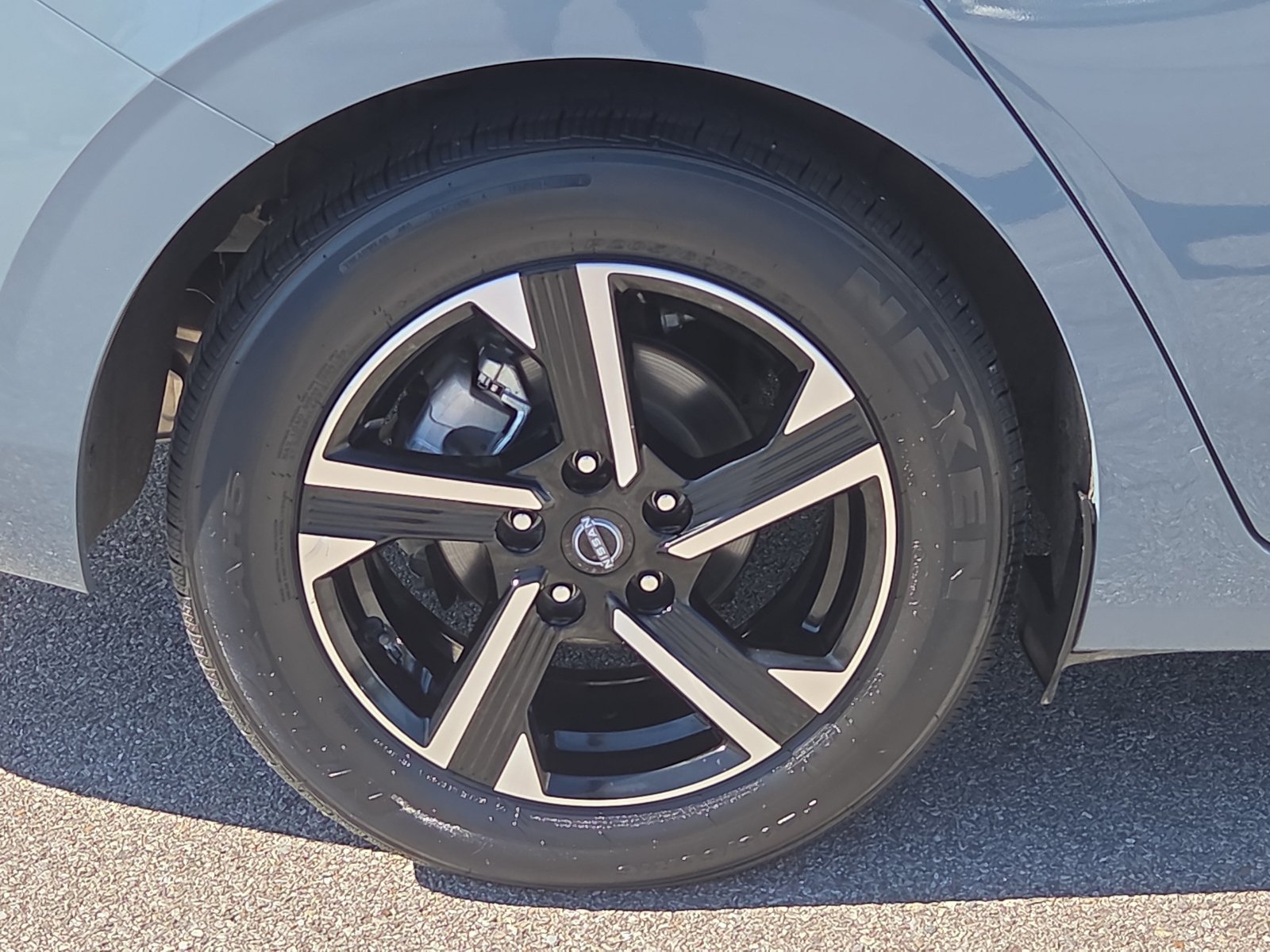 Used 2024 Nissan Sentra SV FWD image 7