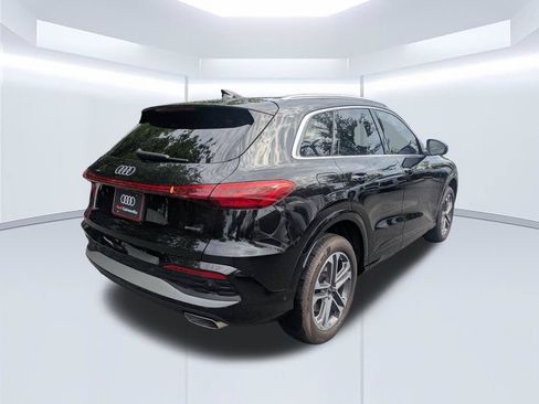 Used 2025 Audi Q5 Premium Plus w/ Premium Plus AWD/4WD image 4