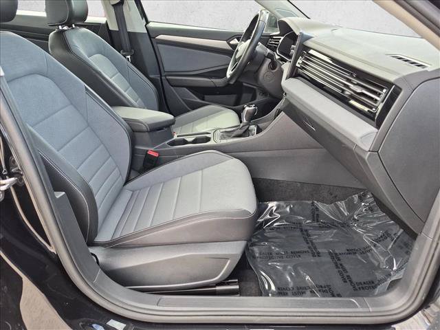 Used 2025 Volkswagen Jetta SE FWD image 20