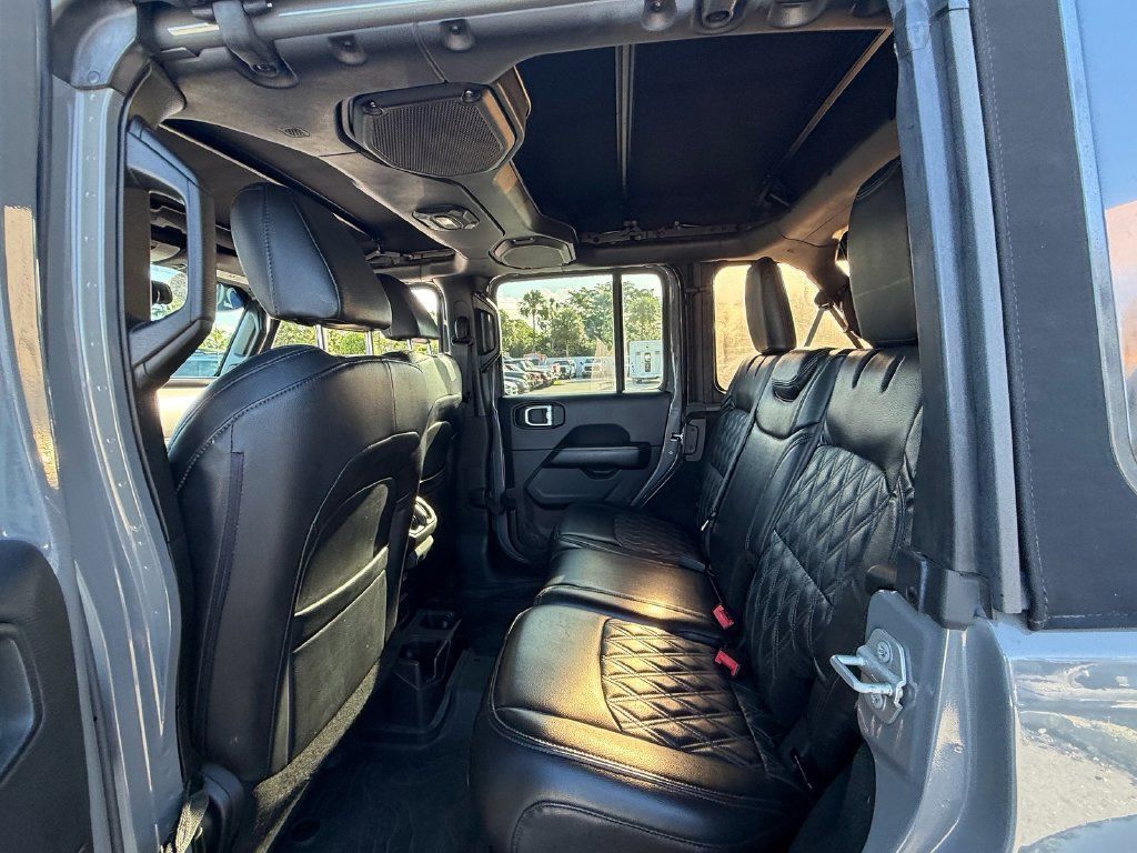 Used 2018 Jeep Wrangler Unlimited Sahara w/ LED Lighting Group AWD/4WD image 12