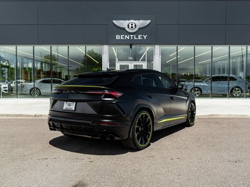 Used 2022 Lamborghini Urus AWD/4WD image 3