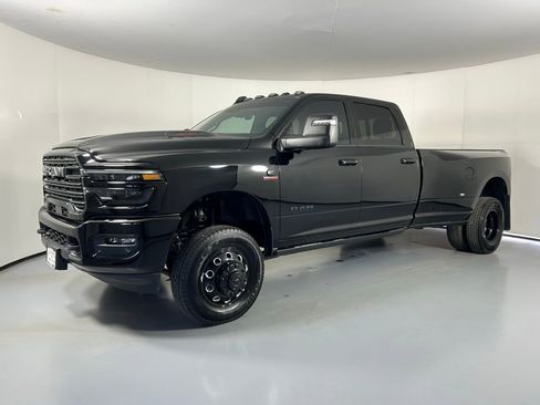 Used 2025 RAM 3500 Laramie AWD/4WD image 3