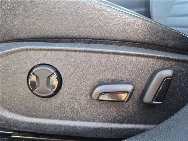 Used 2025 Volkswagen Jetta SE FWD image 26