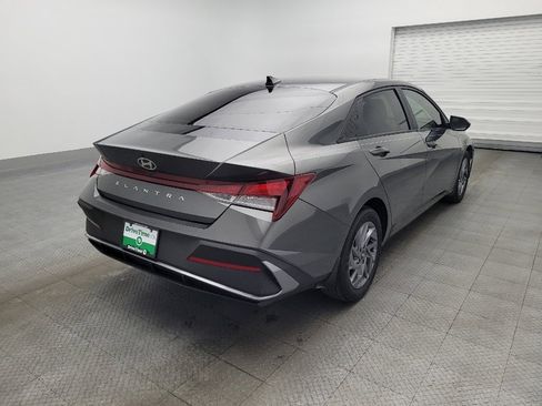 Used 2024 Hyundai Elantra SEL FWD image 9