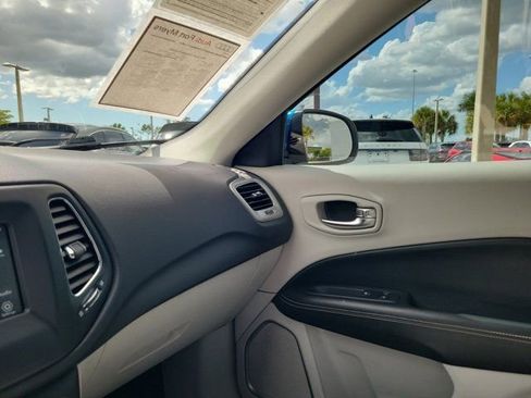 Used 2019 Jeep Compass Latitude w/ Popular Equipment Group FWD image 30