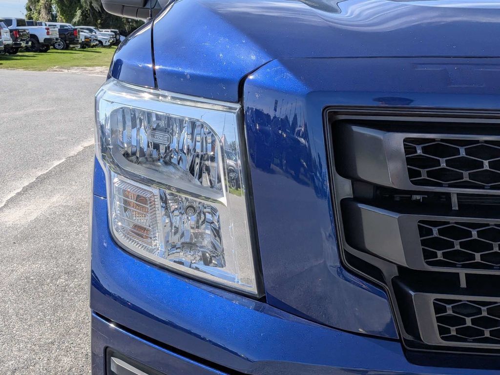 Used 2021 Nissan Titan SV w/ SV Convenience Package AWD/4WD image 8