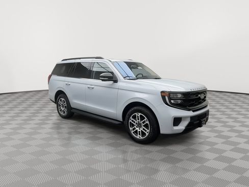 Certified 2025 Ford Expedition Active AWD/4WD image 49