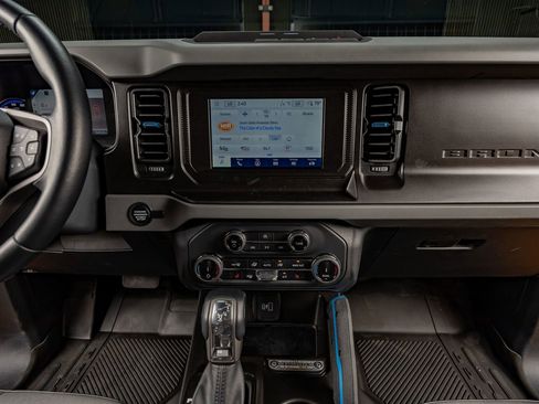 Used 2022 Ford Bronco Black Diamond image 23