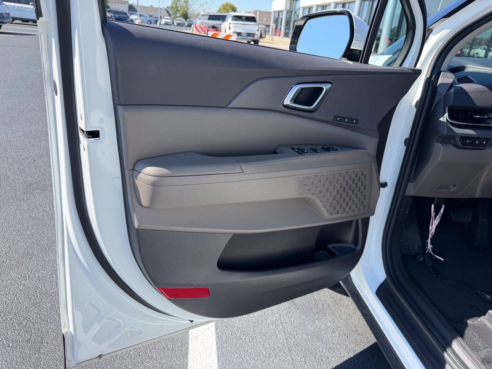 Used 2026 Kia Carnival EX FWD image 3