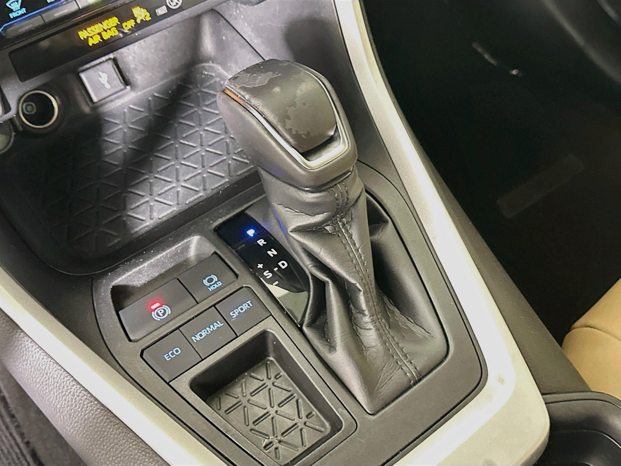 Used 2020 Toyota RAV4 XLE Premium FWD image 21