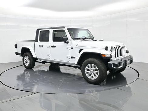 Used 2023 Jeep Gladiator Sport image 4