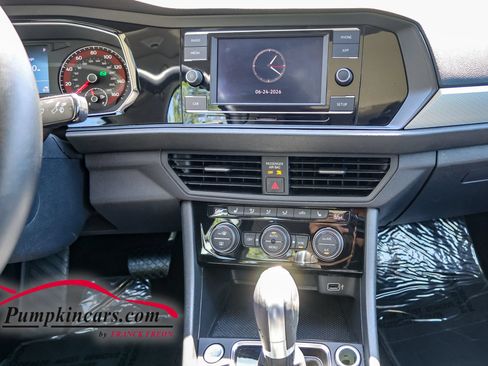 Used 2019 Volkswagen Jetta SE FWD image 33