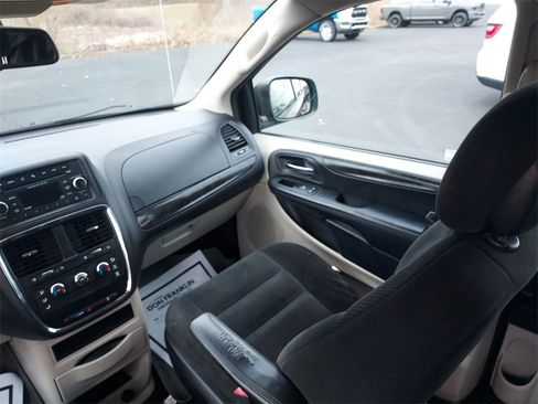 Used 2016 Dodge Grand Caravan American Value Package w/ UConnect Hands-Free Group image 11
