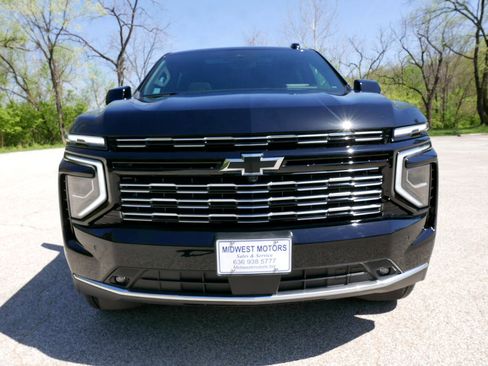 Used 2025 Chevrolet Suburban High Country image 3