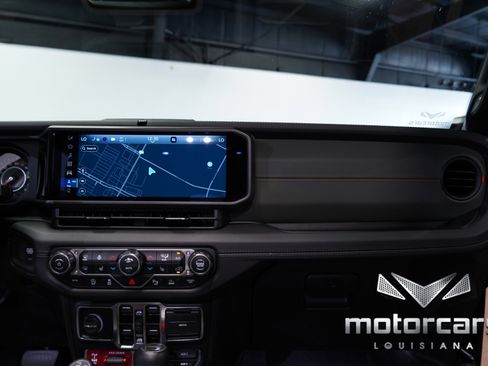 Used 2024 Jeep Gladiator Mojave AWD/4WD image 39