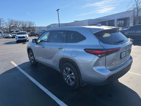 Certified 2023 Toyota Highlander XLE image 11
