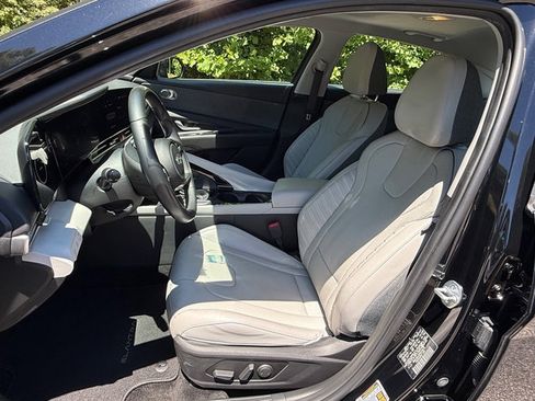 Used 2023 Hyundai Elantra Limited FWD image 11
