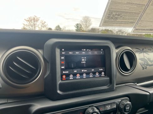 Used 2020 Jeep Wrangler Sport image 16