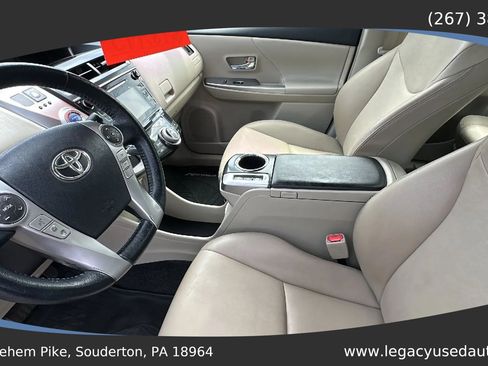Used 2017 Toyota Prius V Four FWD image 35