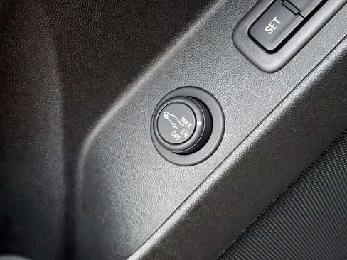 Used 2020 Chevrolet Equinox Premier FWD image 26