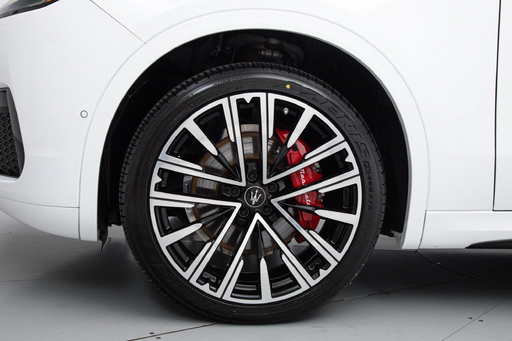 Certified 2023 Maserati Grecale Modena AWD/4WD image 9