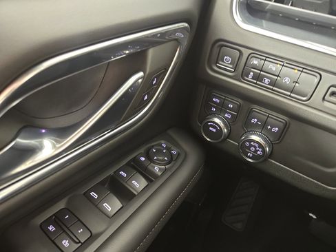Certified 2023 GMC Yukon SLT w/ SLT Premium Package AWD/4WD image 30