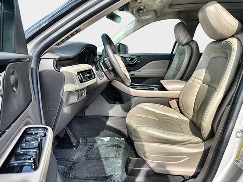 Used 2023 Lincoln Aviator Reserve RWD image 2