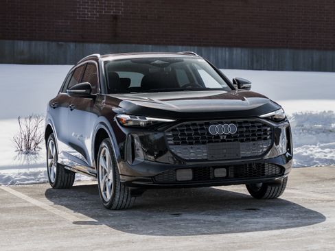 Certified 2025 Audi Q5 Premium Plus w/ Premium Plus image 2