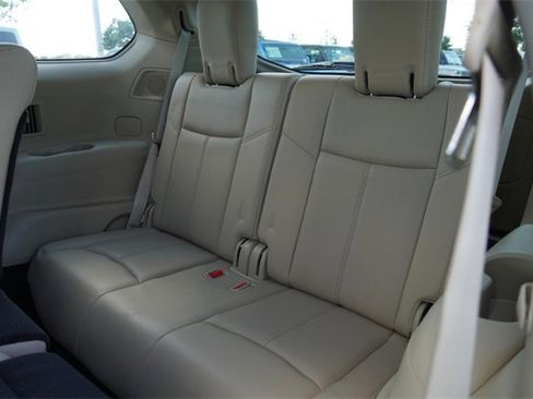 Used 2018 Nissan Pathfinder Platinum image 16