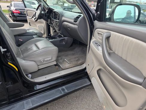 Used 2004 Toyota Sequoia Limited image 38